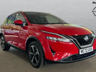 Begagnad Nissan Qashqai N-Connecta 190 HK (139 kW) 2023 Röd SUV