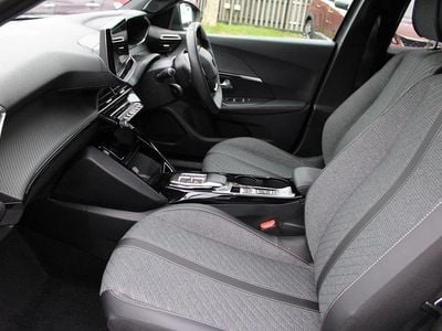 Used Peugeot e-2008 Allure 98 kW (134 HP) 2024 Grey SUV
