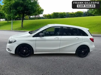 Usado Mercedes B180 109 HP (80 kW) 2015 Branco Monovolume