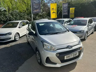 Usado Hyundai i10 67 HP (49 kW) 2017 Cinzento Citadino