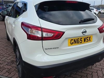 Used Nissan Qashqai Tekna 2015 Pure white SUV