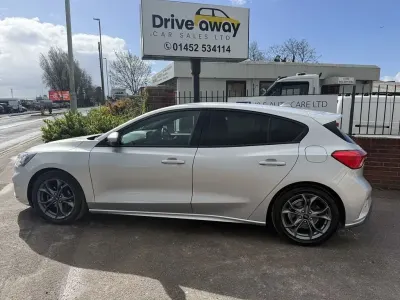 Gebraucht Ford Focus ST-Line 125 PS (91 kW) 2020 Silber Kleinwagen