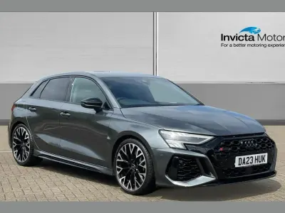 Usado Audi RS3 Sport 400 CV (294 kW) 2023 Gris Berlina