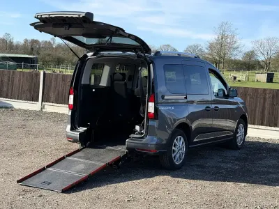 Used Ford Tourneo Connect Titanium 122 HP (89 kW) 2023 Grey MPV