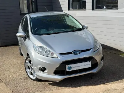 Usado Ford Fiesta Zetec 2009 Prateado Citadino