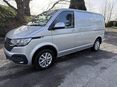 Usado VW Transporter Highline 150 HP (110 kW) 2023 Prateado Van
