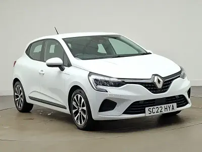 Used Renault Clio Iconic 140 HP (102 kW) 2022 White Hatchback