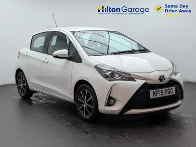 Używany Toyota Yaris 111 KM (81 kW) 2019 Biały Hatchback