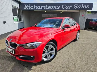 Begagnad BMW 320 Sport Line 184 HK (135 kW) 2014 Röd Sedan
