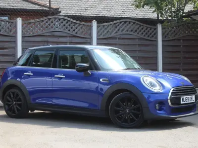 Used Mini Cooper Classic 134 HP (98 kW) 2019 Blue Hatchback