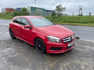Begagnad Mercedes A180 AMG 2013 Röd Halvkombi