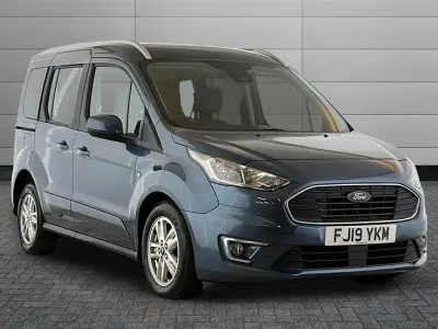 Usado Ford Tourneo Titanium 120 HP (88 kW) 2019 Azul Carrinha