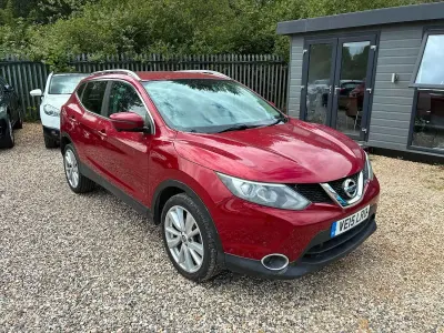 Used Nissan Qashqai Tekna 115 HP (84 kW) 2015 Red SUV