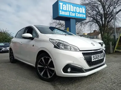 Used Peugeot 208 S 82 HP (60 kW) 2019 White Hatchback