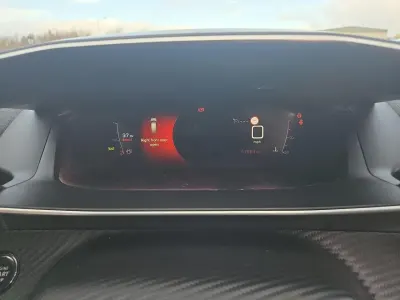 Używany Peugeot 2008 GT 129 KM (94 kW) 2022 Czerwony SUV