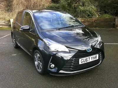 Used Toyota Yaris 100 HP (73 kW) 2017 Black Hatchback