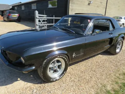 Begagnad Ford V8 1968 Svart