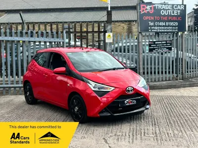 Used Toyota Aygo X-play 72 HP (52 kW) 2019 Red Hatchback