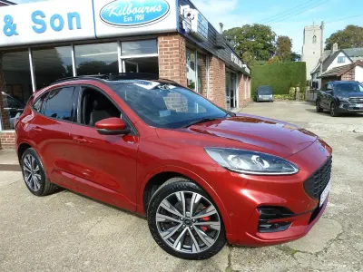 Käytetty Ford Kuga ST-Line X 225 HP (165 kW) 2023 Punainen Katumaasturi