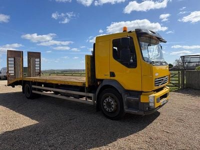 Used Volvo 240 240 HP (176 kW) 2008 Yellow Pickup