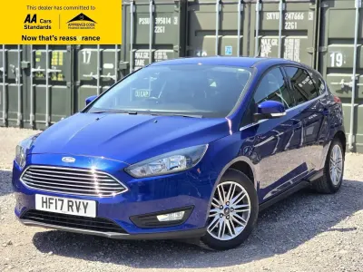 Used Ford Focus Zetec 125 HP (91 kW) 2017 Blue Hatchback