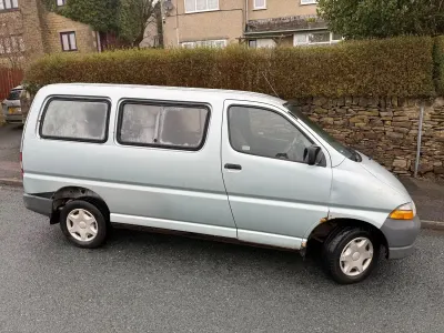 Usado Toyota HiAce 1999 Verde Monovolumen