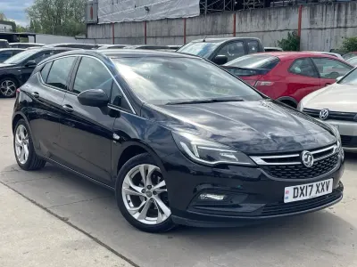 Używany Vauxhall Astra SRi 150 KM (110 kW) 2017 Czarny Hatchback