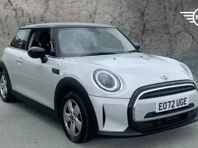 Usado Mini Cooper Classic 134 HP (98 kW) 2022 Prateado Citadino