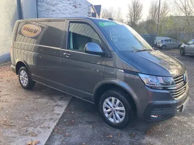 Begagnad VW Transporter Highline 110 HK (80 kW) 2021 Grå Van