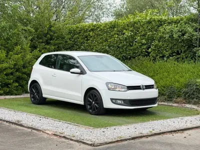 Usado VW Polo Edition 60 HP (44 kW) 2013 Branco Citadino