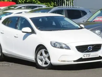 Used Volvo V40 SE 115 HP (84 kW) 2014 White Hatchback