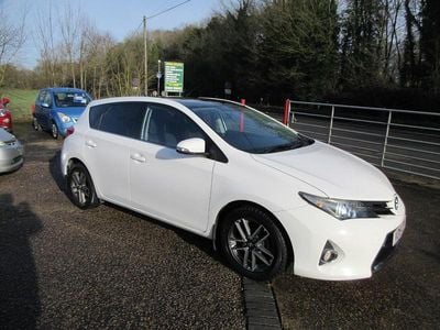 Used Toyota Auris Plus 132 HP (97 kW) 2015 White Hatchback