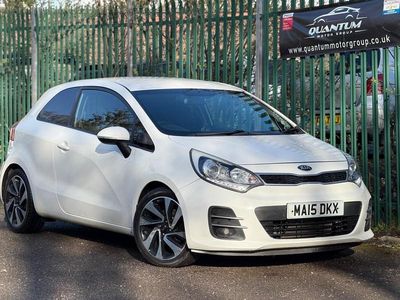 Begagnad Kia Rio 2015 Vit Halvkombi