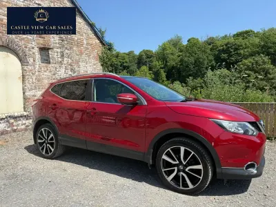 Used Nissan Qashqai S 110 HP (80 kW) 2016 Red SUV