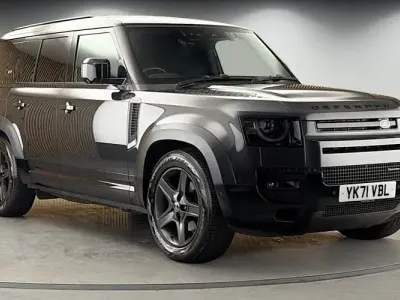 Used Land Rover Defender SE Dynamic 300 HP (220 kW) 2023 SUV