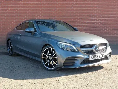 Usado Mercedes C300 AMG Line Premium 258 HP (189 kW) 2019 Cinzento Coupé