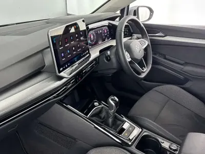 Second-hand VW Golf VIII Style 150 CP (110 kW) 2025 Argintiu Hatchback