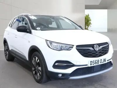 Used Vauxhall Grandland X Sport 130 HP (95 kW) 2018 White SUV