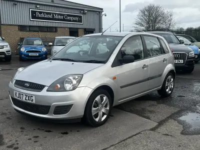 Begagnad Ford Fiesta Style 75 HK (55 kW) 2007 Silver Halvkombi