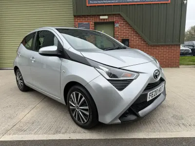 Used Toyota Aygo X-play 72 HP (52 kW) 2020 Silver Hatchback