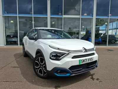 Begagnad Citroën e-C4 Shine 100 kW (136 HK) 2022 Vit Halvkombi