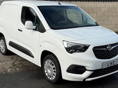Used Vauxhall Combo Sportive 101 HP (74 kW) 2021 White Van