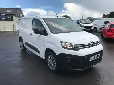Used Citroën Berlingo Start 100 HP (73 kW) 2019 White MPV