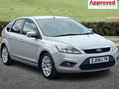 Begagnad Ford Focus Zetec 2008 Silver Halvkombi