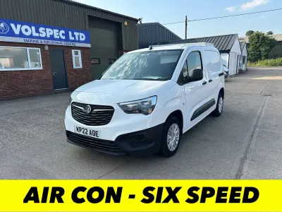 Used Vauxhall Combo 100 HP (73 kW) 2022 White MPV