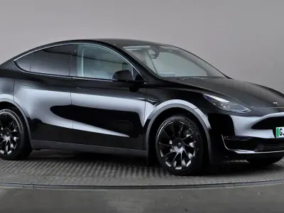 Begagnad Tesla Model Y Long Range AWD 282 kW (384 HK) 2022 Svart SUV