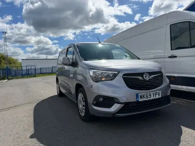 Gebraucht Vauxhall Combo Sportive 130 PS (95 kW) 2020 Grau Van / Kleinbus