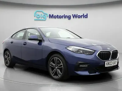 Begagnad BMW 218 Sport Line 136 HK (100 kW) 2023 Blå Sedan