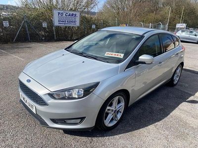 Begagnad Ford Focus Zetec 115 HK (84 kW) 2015 Silver Halvkombi