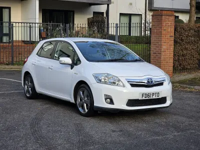 Used Toyota Auris Hybrid 2011 White Hatchback